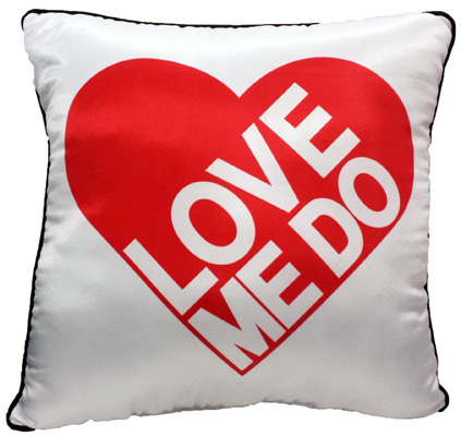 THE BEATLES "LOVE ME DO" PILLOW - Last 1 - Click Image to Close