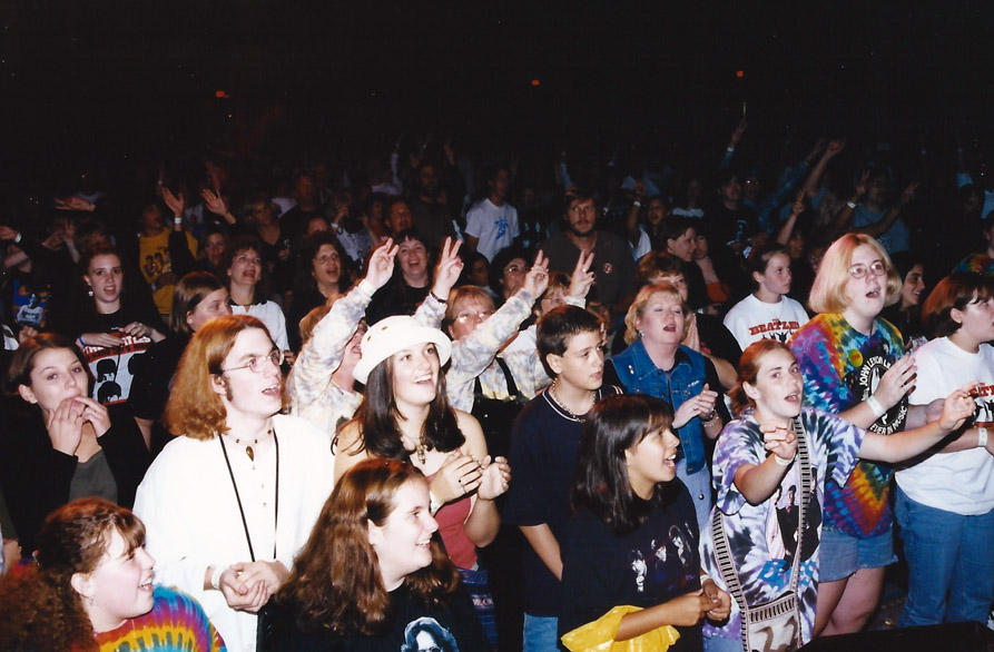 The duds and haircuts in the crowd are unmistakably 90s, but the vibe is all 60s – Chicago `98