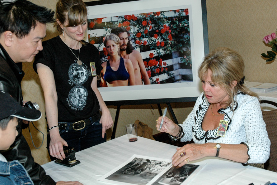 Pattie Boyd signs for fans