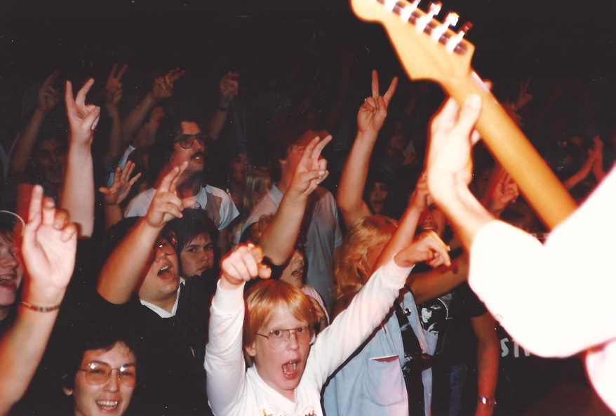  The crowd digging Liverpool – their concerts are always a splendid time – Chicago `86