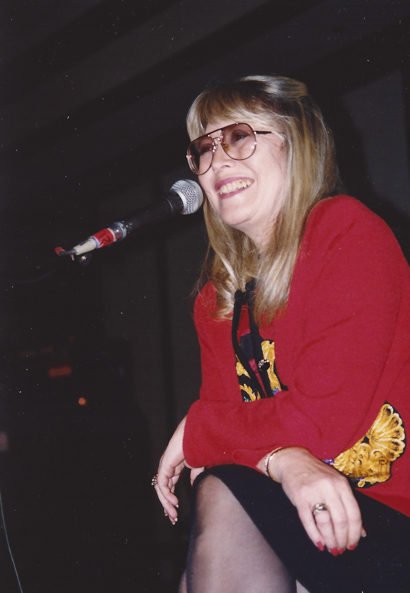  Cynthia Lennon flashes a smile for the attendees