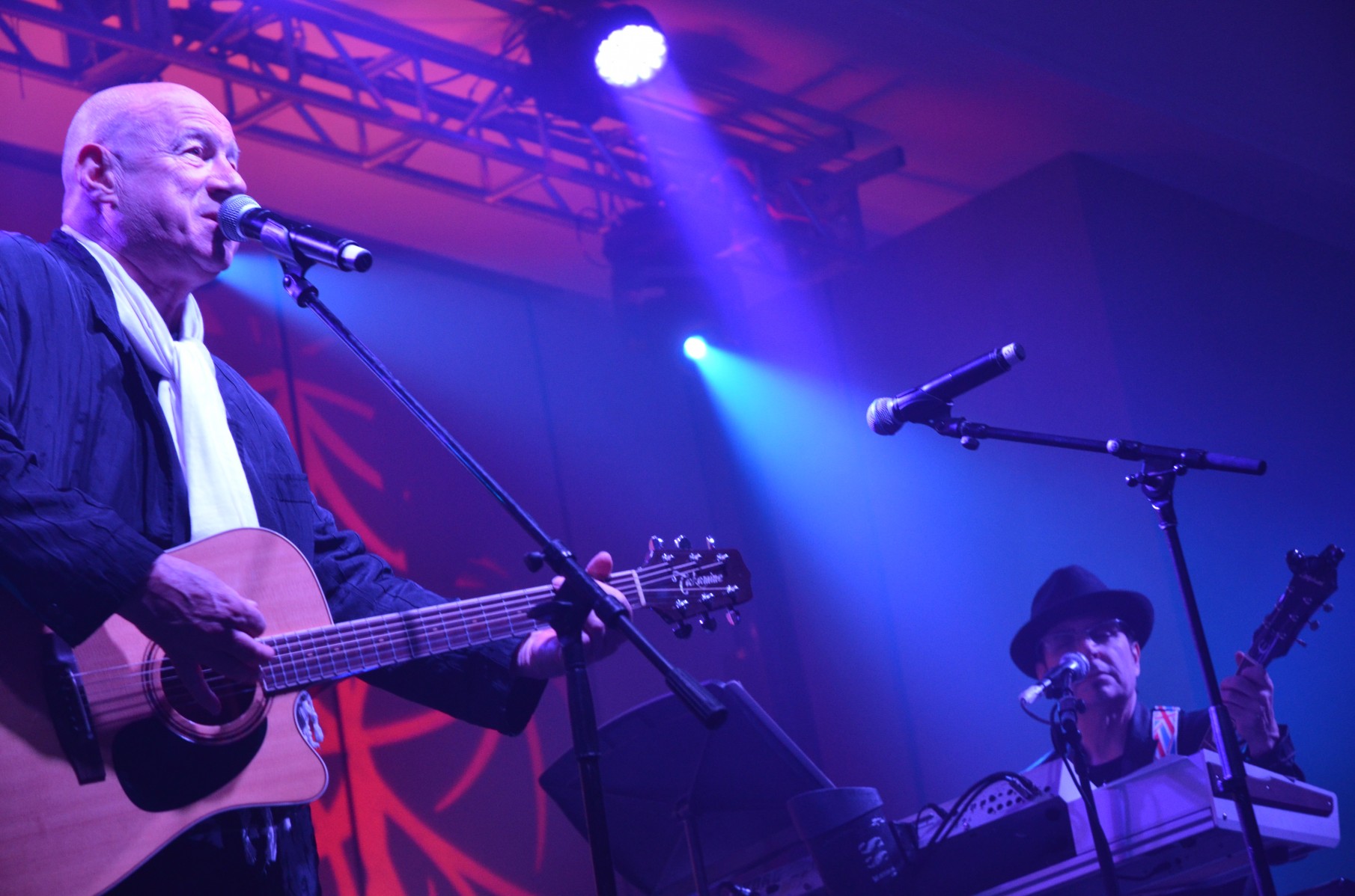 Another special guest! Neil Innes, of Rutles and Monty Python fame, took to the stage with Liverpool on Saturday.